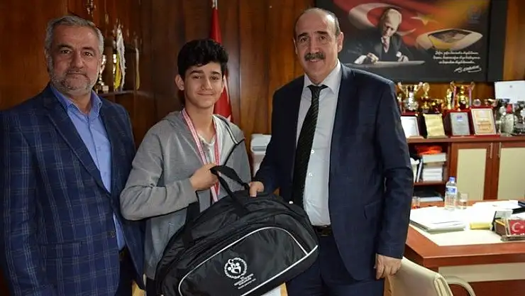 'Başarılı sporcular ödüllendirildi'