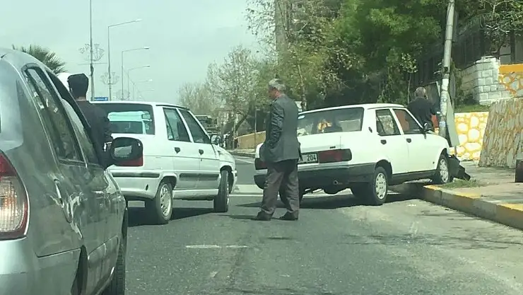 'Kırmızı ışıklarda duran otomobiller çarpıştı'