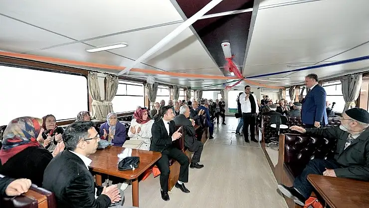 Büyükşehir Belediyesinden Yaşlılara Tekne Turu