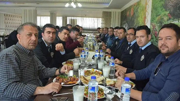 'Eğitimciler ve polisler barış yemeğinde bir araya geldi'
