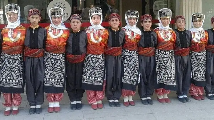 'Adıyaman Belediyesi Halk Oyunları ekibi Türkiye finallerinde'