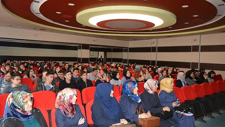 'Suşehri´nde ´Rol Modellerimiz´ adlı konferans'