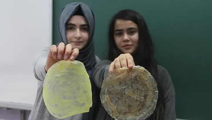 'Zararlı plastiklerin yerine, biyolojik plastik ürettiler'