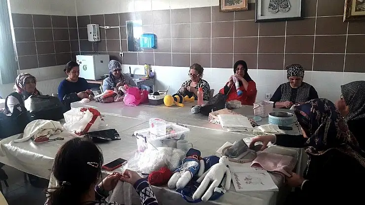 'Geleneksel el nakışları kursuna yoğun ilgi'