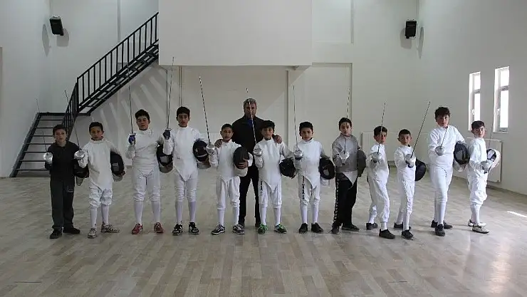 'Ortaokul eskrim takımı milli olma yolunda'