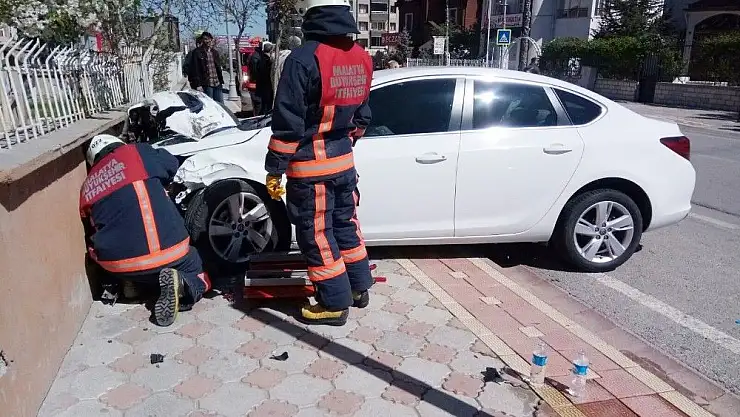 Malatya'da Direksiyon Başında Kalp Krizi Geçiren Sürücüden Kaza