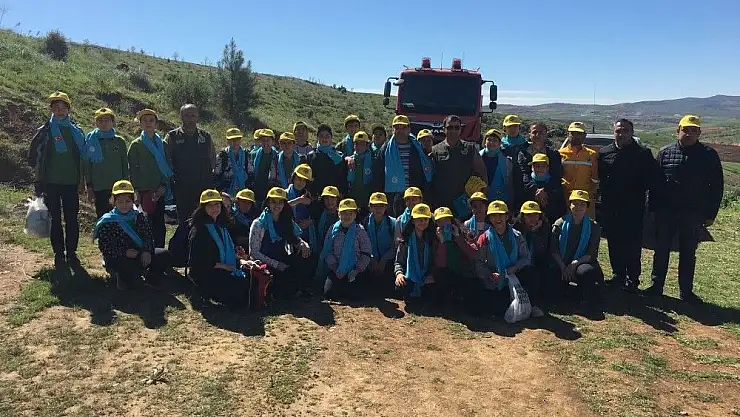'Gölbaşı ilçesinde öğrenciler zeytin fidanı dikti'
