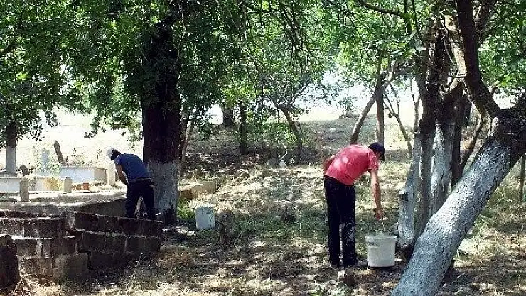 'Mezarlıklarda bahar temizliği başladı'