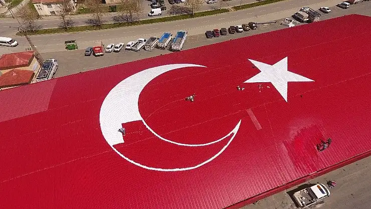 'Afşin Belediyesi´nden dev Türk bayrağı'