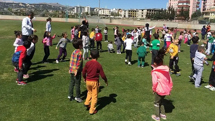 'Minik öğrenciler ve velileri spor yaptı'