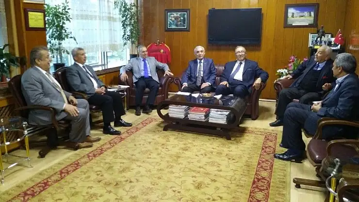 'Eski Bakan Emiroğlu´ndan mesleki eğitim vurgusu'