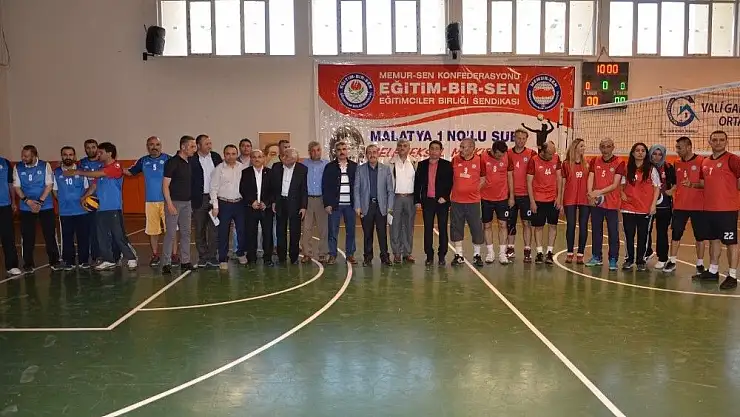 '2.Geleneksel Mehmet Akif İnan Voleybol Turnuvası başladı'