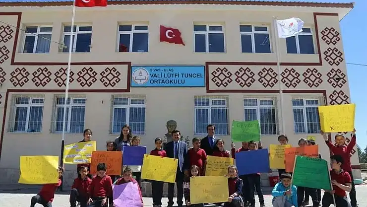 'Okul bahçesi çocuklarla renklendi'