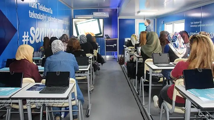 'Türk Telekom Eğitim tırı Elazığ´da'