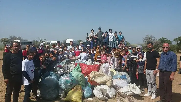 'Öğrenciler mesire alanından 1 kamyon çöp topladı'