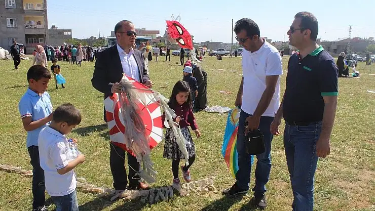 'Büyükler geleneksel uçurtma şenliğine yarıştı'