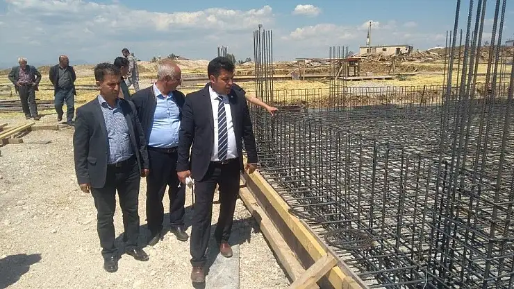 'CHP yönetimi deprem bölgesinde vatandaşlarla bir araya geldi'