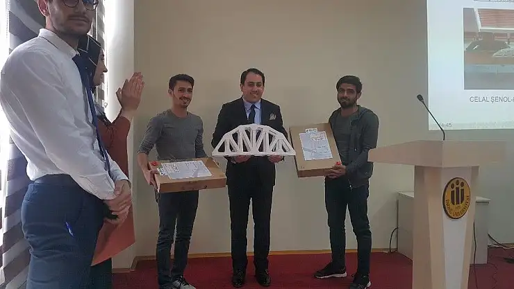 'Öğrenciler en güzel maket köprüyü yapmak için yarıştı'