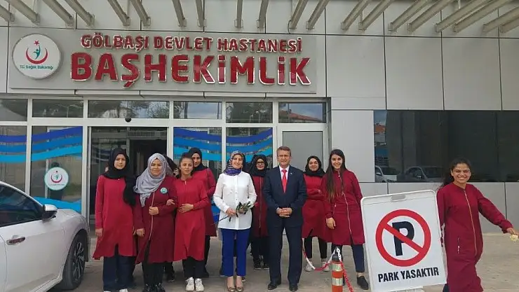 'Öğrenciler hastalara Kuran-ı Kerim ve çiçek hediye etti'