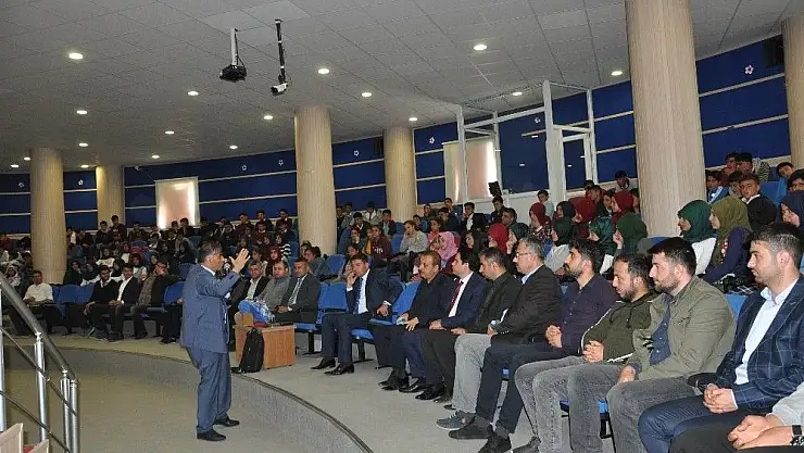 'Sincik´te ´Eğitim ve Gelecek´ konulu konferans yapıldı'