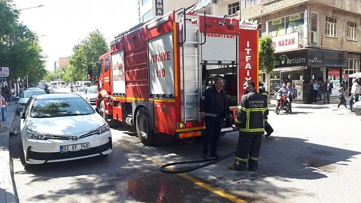 'Metruk haldeki evde çöp yangını paniğe neden oldu'