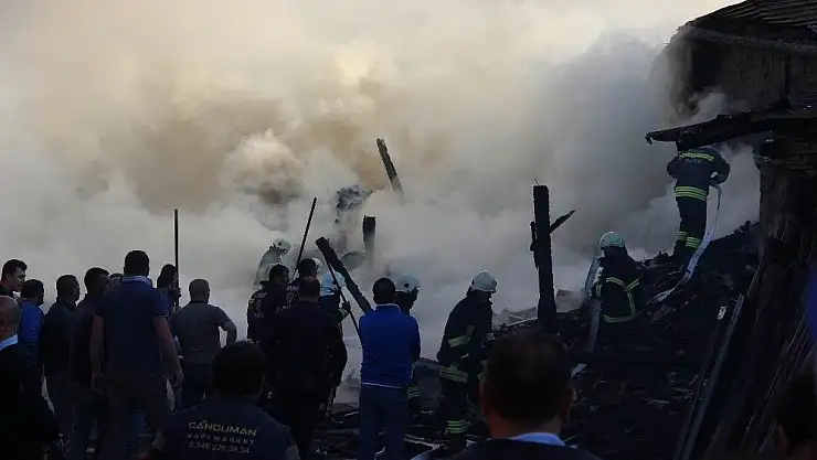 'Kereste deposu yangında kül oldu'