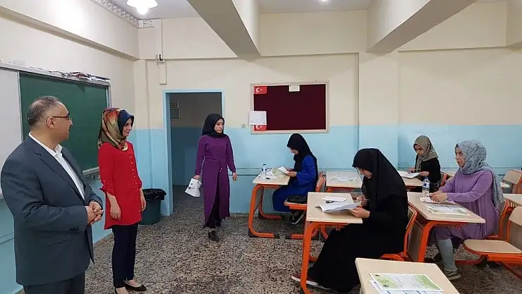 'KYK´lı öğrenciler Osmanlıca sınavına girdi'