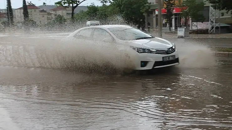 'Elazığ´da sağanak yağış etkili oldu'