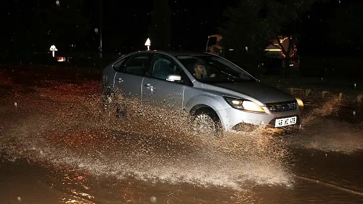 'Kahramanmaraş´ta yollar göle döndü'