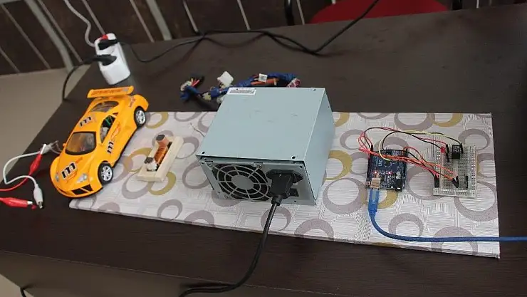 'Oyuncak arabasını şarj etmekten sıkıldı, uzaktan hızlı şarj sistemi kurdu'