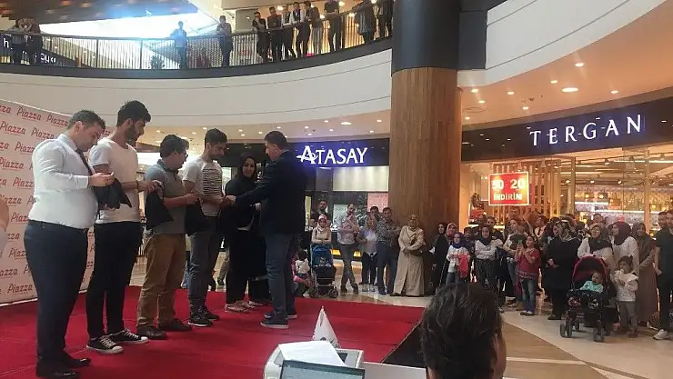 'Piazza AVM´nin son model otomobili talihlisini buldu'