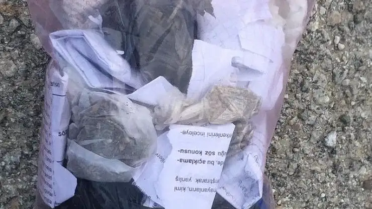 'Otomobilden uyuşturucu atan 3 şüpheli yakalandı'