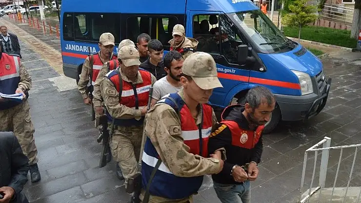 'Jandarma ekipleri kablo hırsızlarını suçüstü yakaladı'