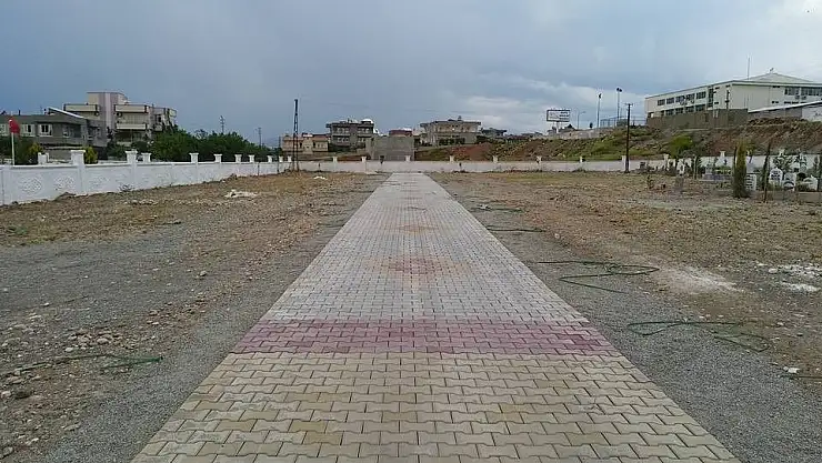 'Kahta Belediyesi mezarlıklarda parke çalışması başlattı'