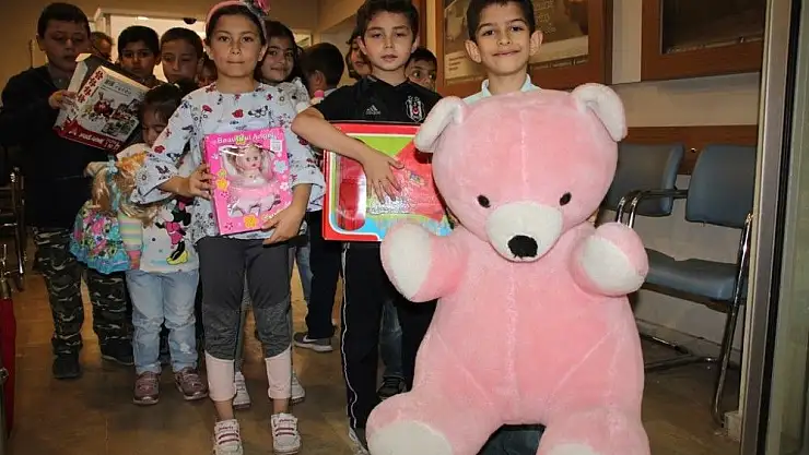 'Öğrenciler oyuncaklarını bağışladı'
