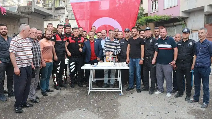 'Silahlı kavga ihbarına giden polis ekiplerine pasta sürprizi'