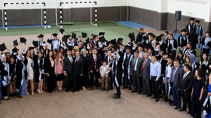 'Arapgir Meslek Yüksekokulu´nda mezuniyet sevinci'
