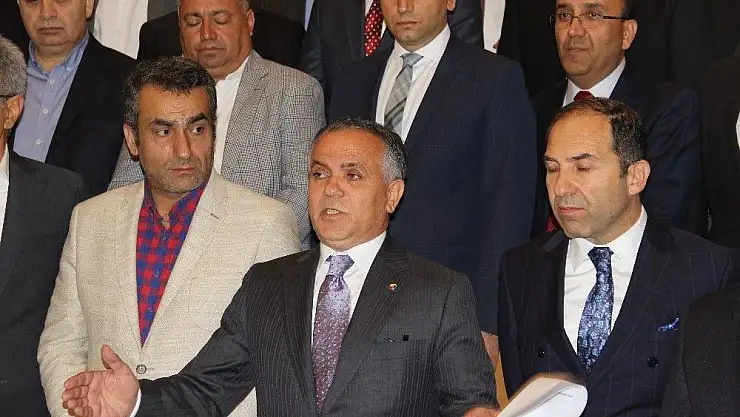 'İfşa etti ardından istifa etti'