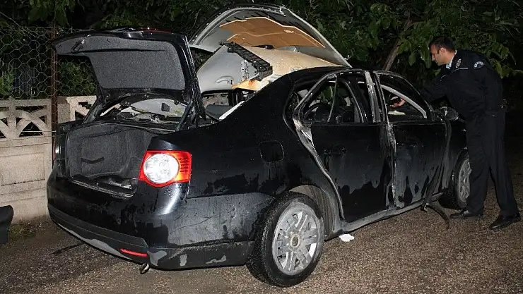 'Otomobilde çakmak gazı patladı: 2 yaralı'