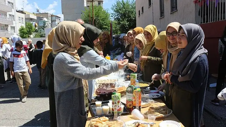 'Depremzedeler yararına kermes düzenlendi'