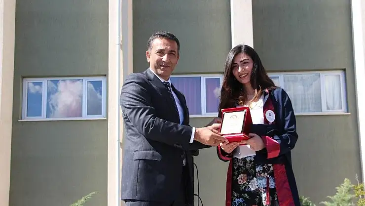 'FÜ´de 450 öğretmen adayının mezuniyet heyecanı'