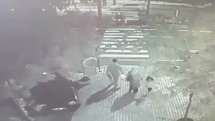 'Otomobil anne ile kızına böyle çarptı'