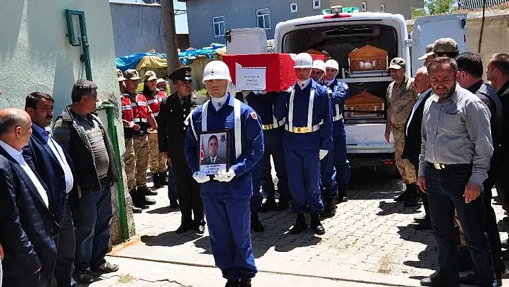 'Trafik kazasında hayatını kaybeden astsubaya hüzünlü veda'