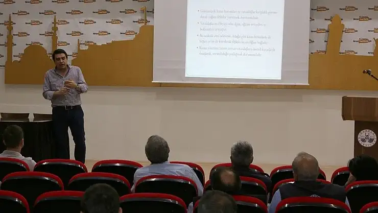 'Belediye personeline `Kamu Yönetiminde Halkla İlişkiler´ semineri'