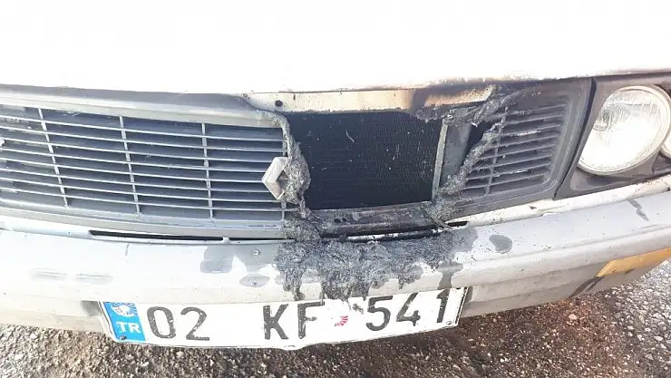 'Park halindeki otomobil alev aldı'