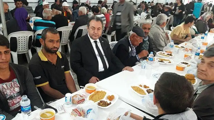 'Samanlıoğlu ilk iftarını vatandaşlarla birlikte açtı'