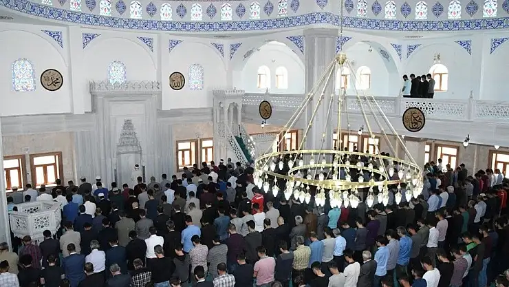 'Üniversite cami ibadete açıldı'