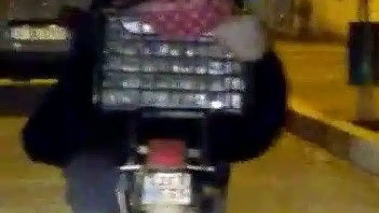 'Meyve kasasında bebek, bisiklette kanepe taşıdılar'