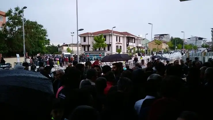 'MÜSİAD´ın mahalle iftarına yağmur engeli'