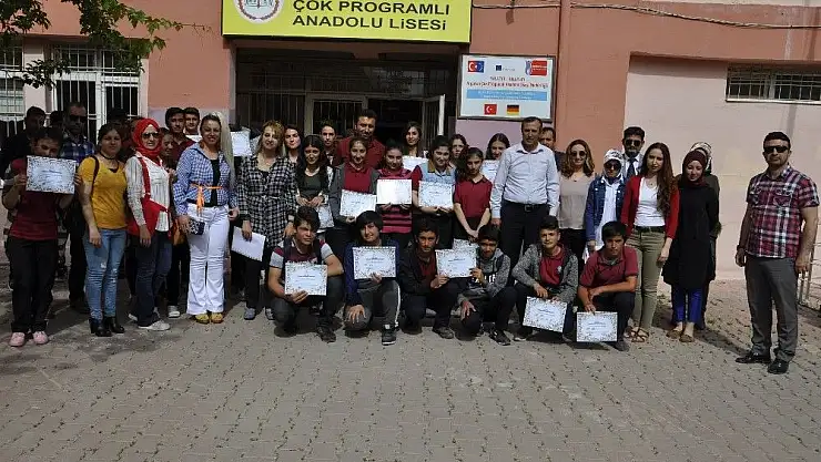 'Dereceye giren öğrencilere belge verildi'